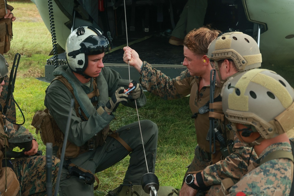 VMM-262, 3rd Recon Bn. evacuate simulated casualties