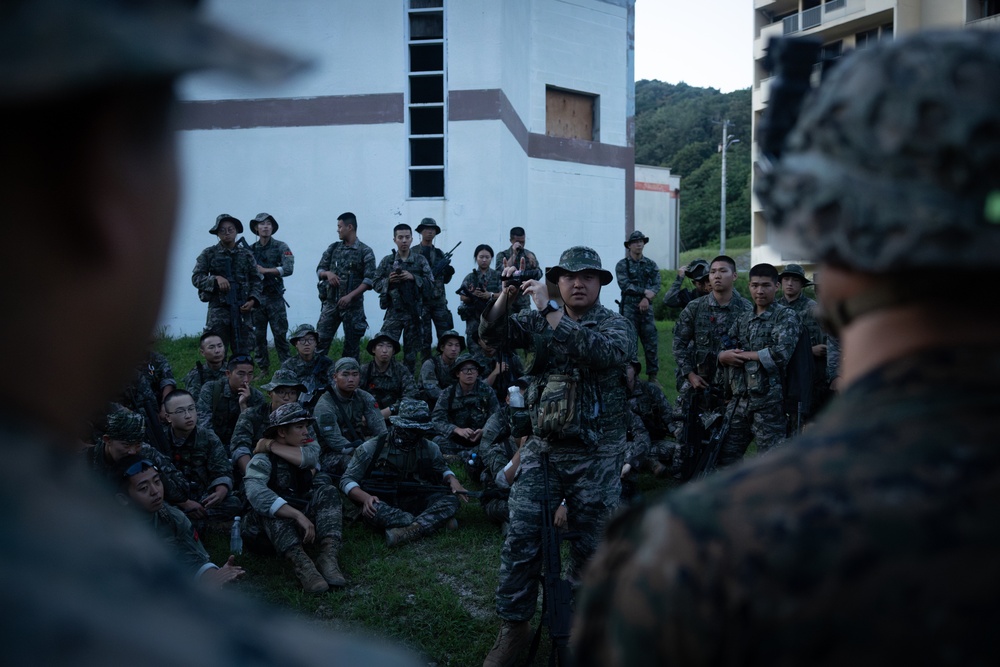 2/23 Marines and ROK Marines Conduct Bilateral, Night MOUT Training at KMEP 25.2