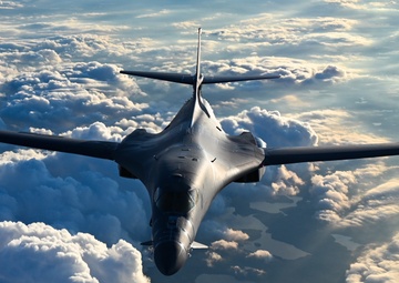 B-1 Lancer fuels up
