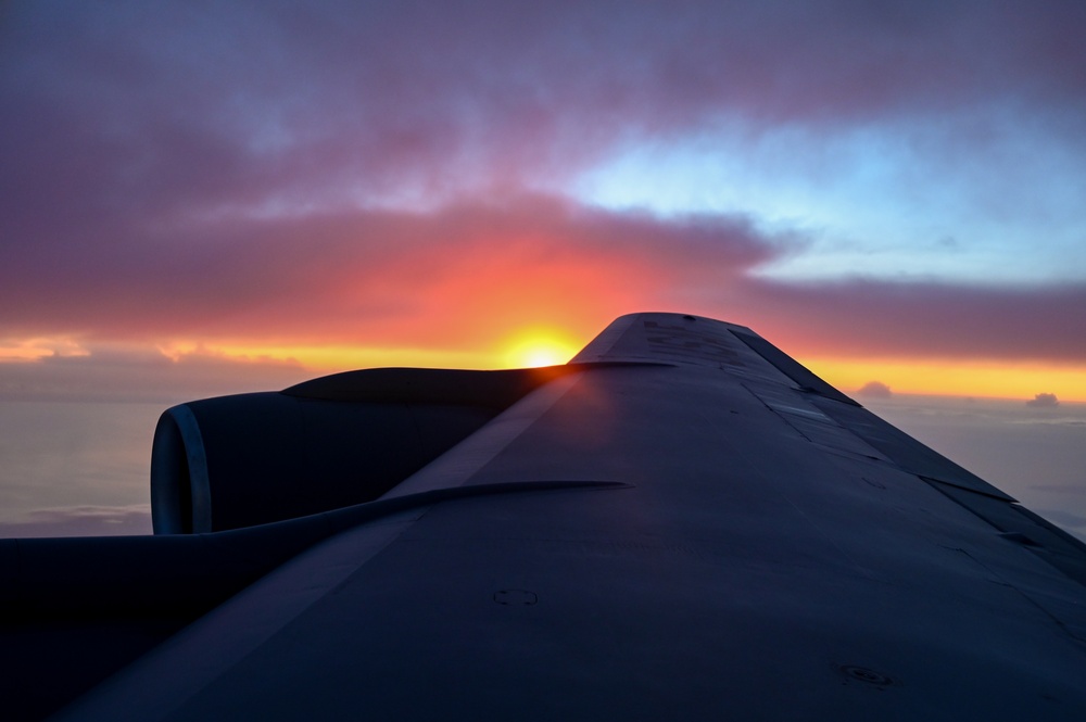 B-1 Lancer fuels up