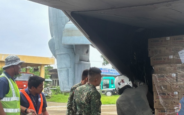MRF-D 25.3: U.S. Marines with VMM-363 assist in foreign disaster relief