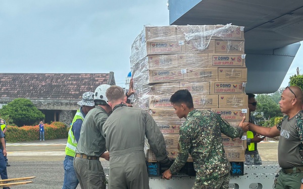 MRF-D 25.3: U.S. Marines with VMM-363 assist in foreign disaster relief