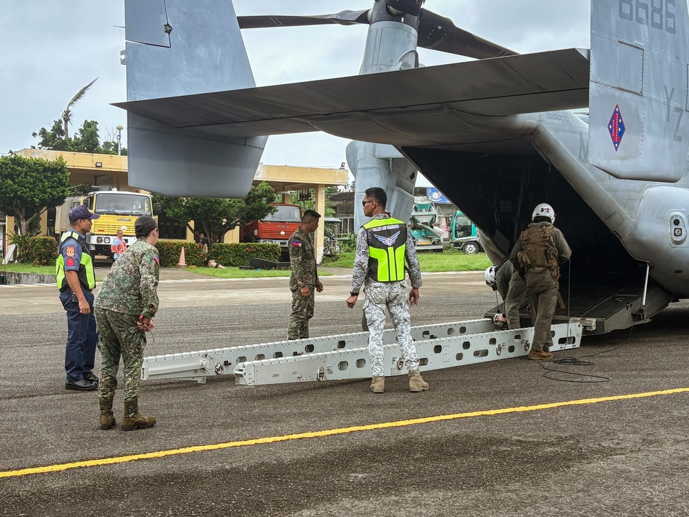 MRF-D 25.3: U.S. Marines with VMM-363 assist in foreign disaster relief