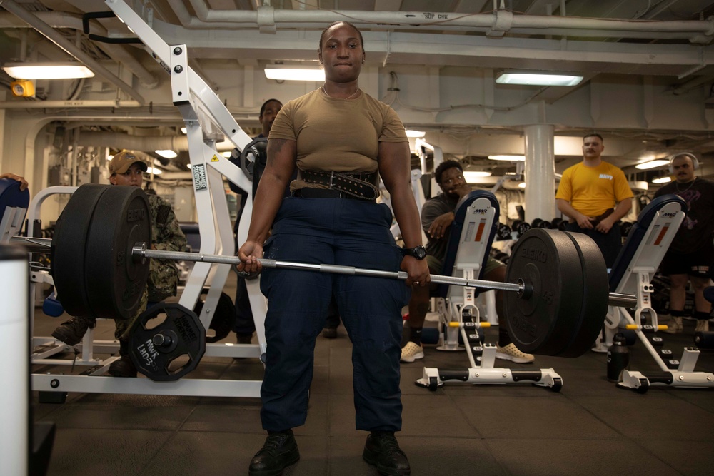 USS Kearsarge Sailors Participate In Weightlifting Competition.