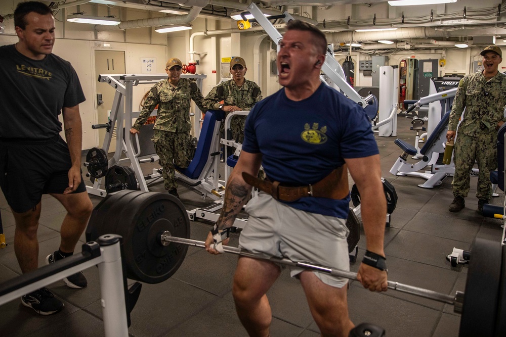 USS Kearsarge Sailors Participate In Weightlifting Competition.