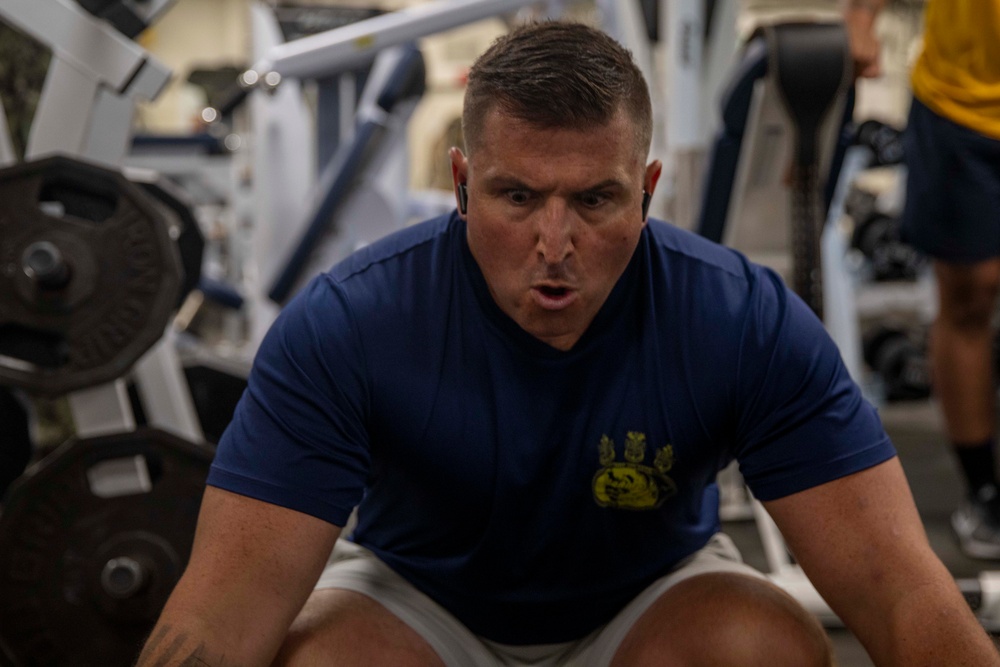 USS Kearsarge Sailors Participate In Weightlifting Competition.