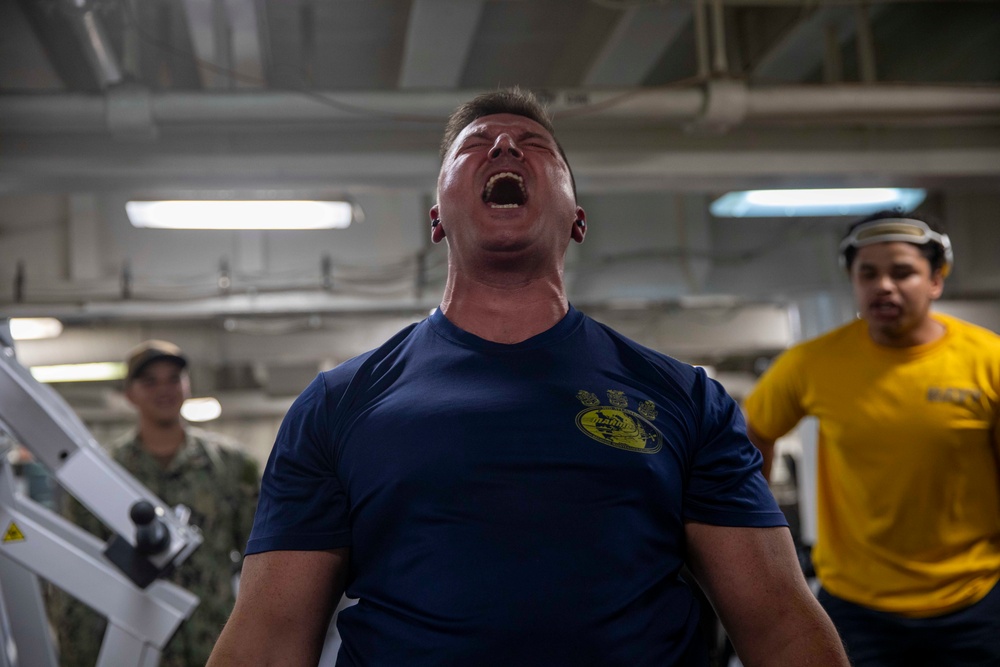 USS Kearsarge Sailors Participate In Weightlifting Competition.