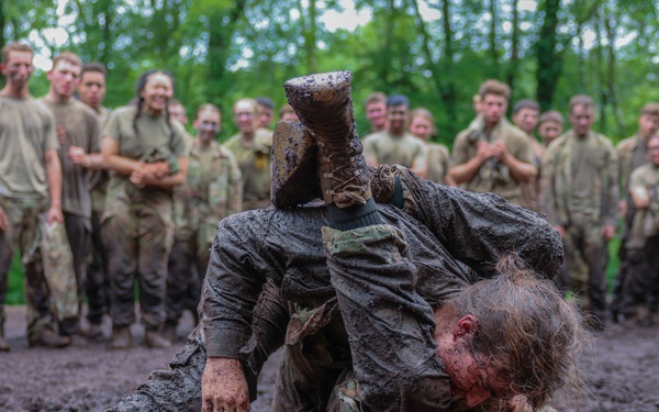 Combatives Fight Pit