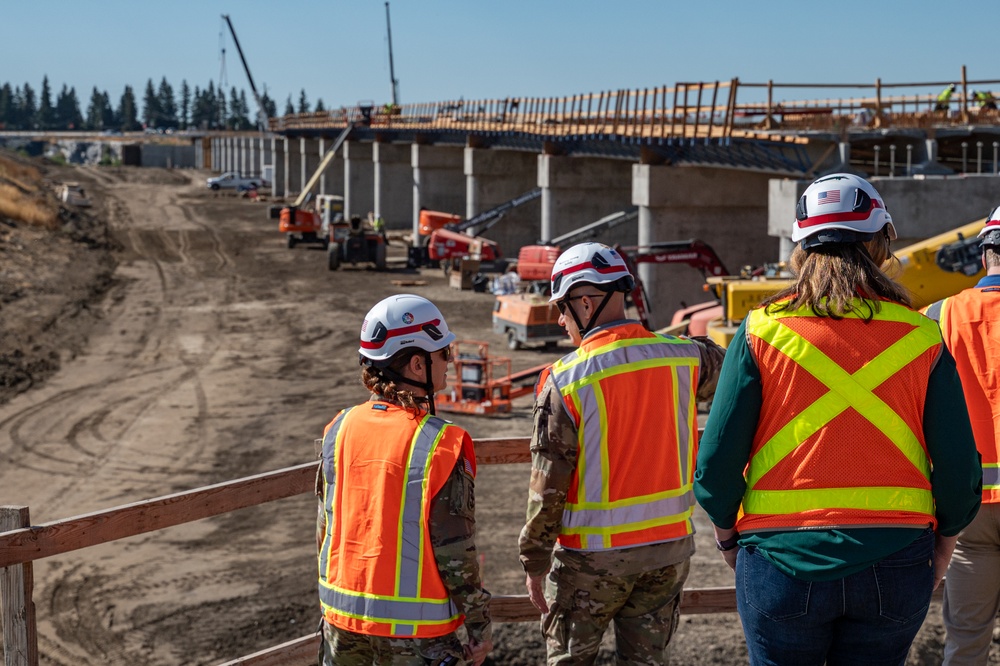 Army Corps leaders tour Sacramento flood control site