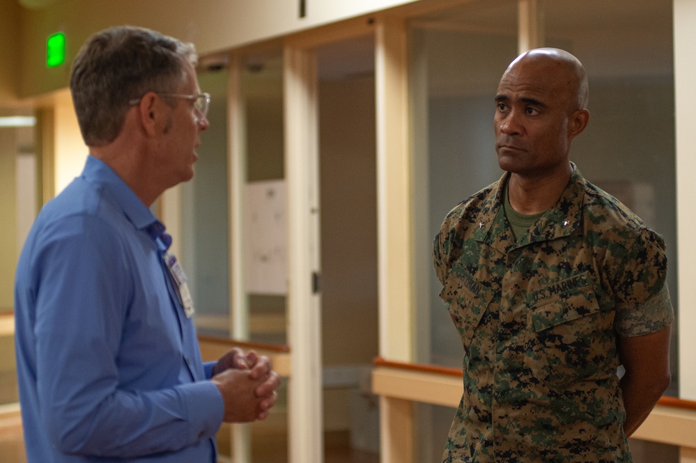 Marine Corps General Visits Naval Medical Center San Diego