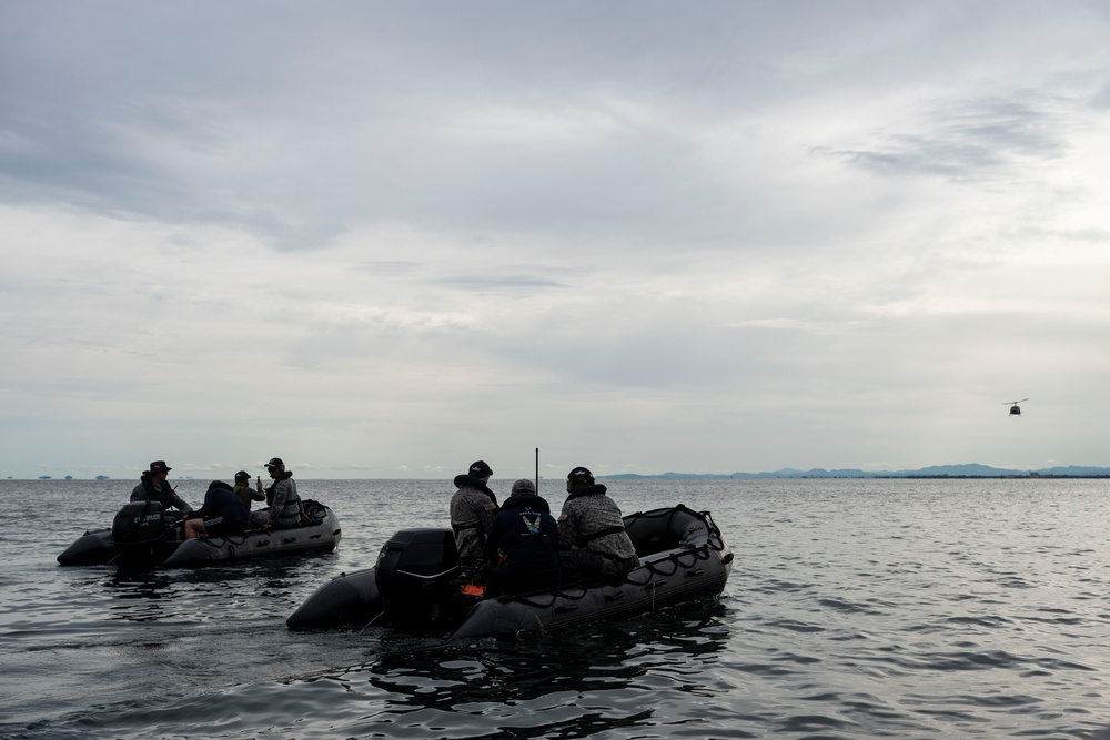U.S. Air Force, Colombian Aerospace Force Pararescuemen conduct training in Coveñas