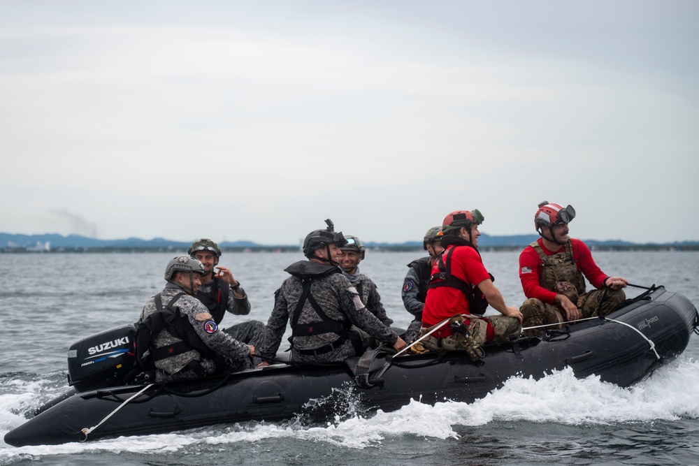 U.S. Air Force, Colombian Aerospace Force Pararescuemen conduct training in Coveñas