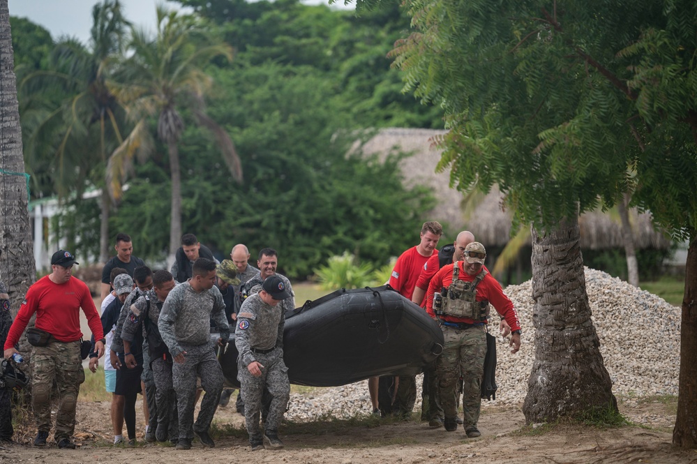 U.S. Air Force, Colombian Aerospace Force Pararescuemen conduct training in Coveñas
