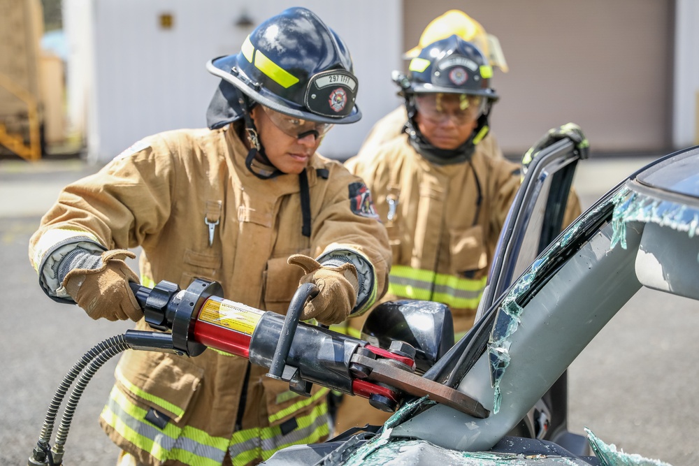 Hawaii’s 297th Engineer Detachment Firefighting Team conducts mission essential training