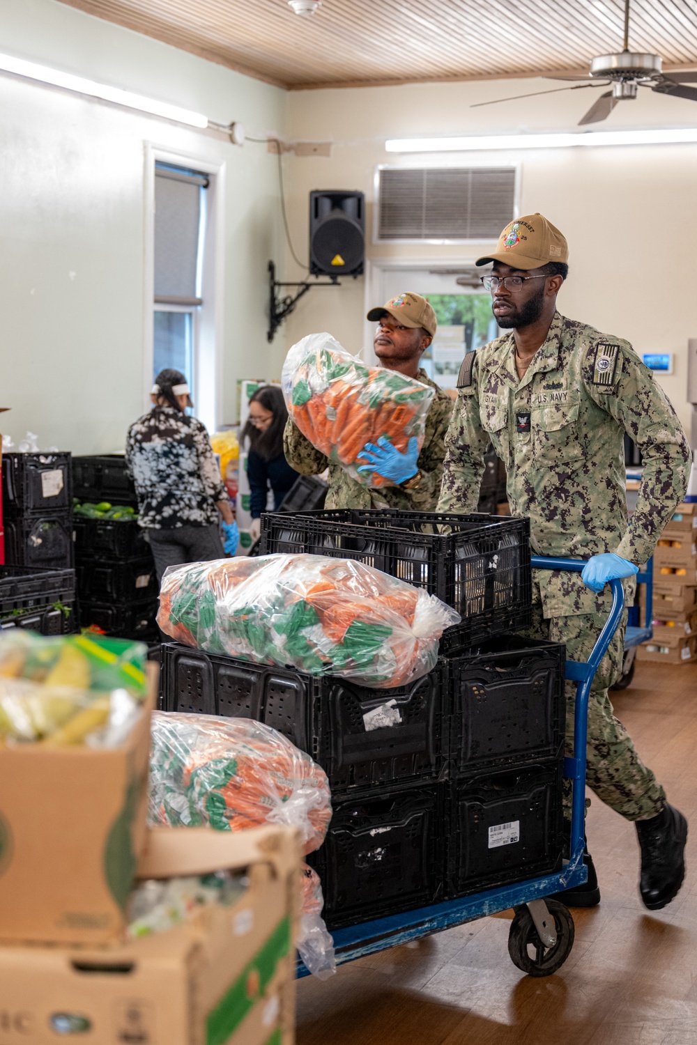 Somerset Sailors volunteer at food bank during Seattle Fleet Week 2025