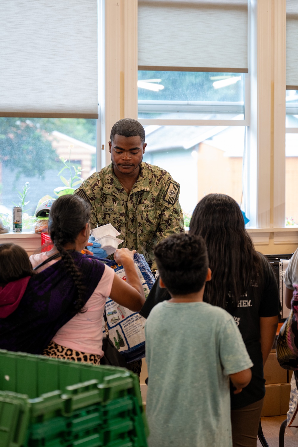 Somerset Sailors volunteer at food bank during Seattle Fleet Week 2025