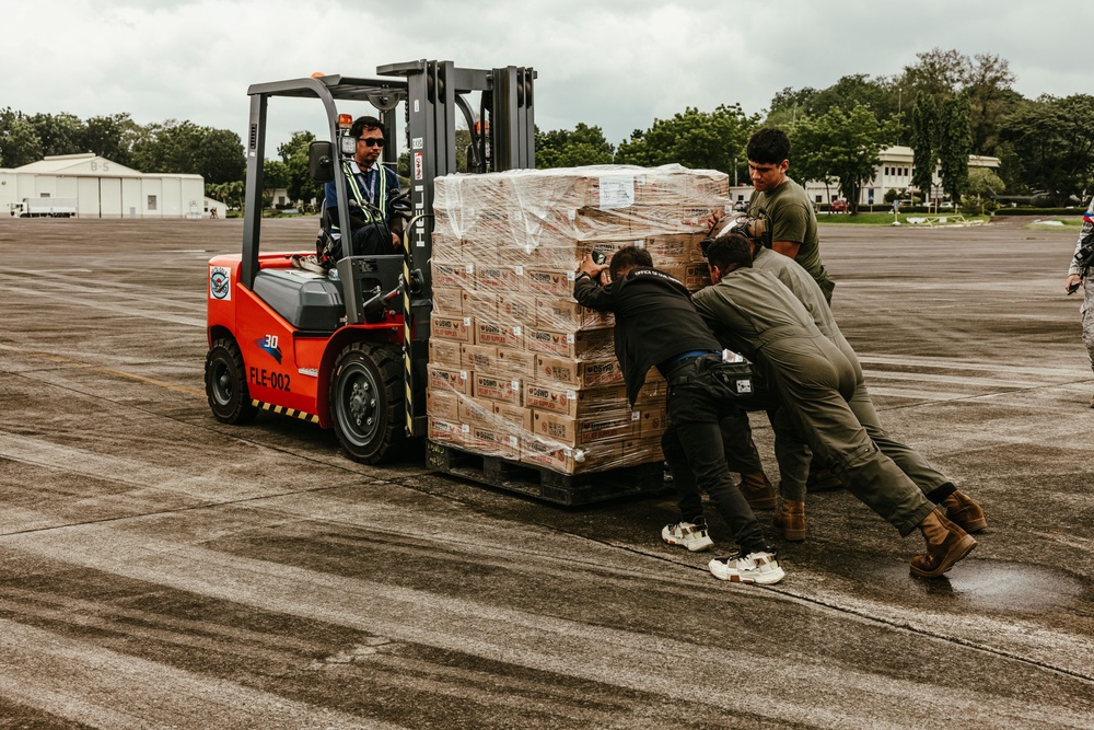 MRF-D 25.3: U.S. Marines assist with foreign disaster relief to the Philippines