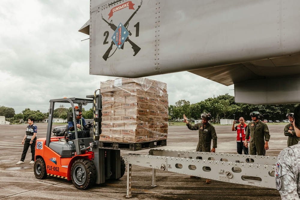 MRF-D 25.3: U.S. Marines assist with foreign disaster relief to the Philippines