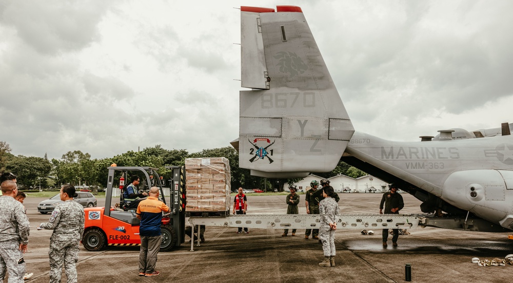 MRF-D 25.3: U.S. Marines assist with foreign disaster relief to the Philippines
