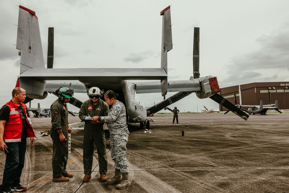 MRF-D 25.3: U.S. Marines assist with foreign disaster relief to the Philippines