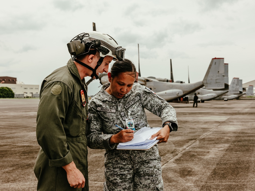 MRF-D 25.3: U.S. Marines assist with foreign disaster relief to the Philippines