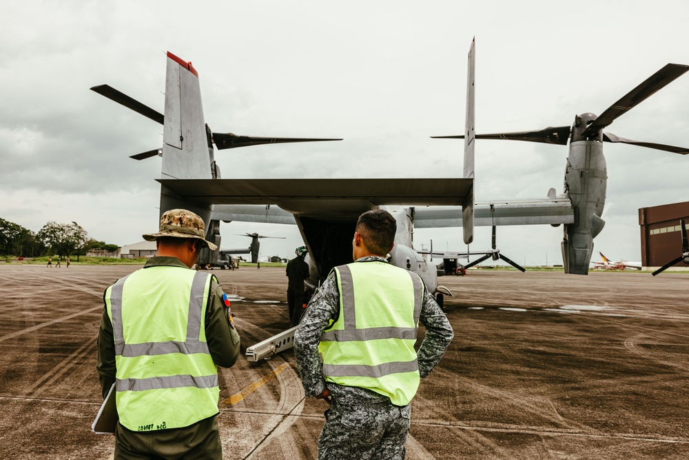 MRF-D 25.3: U.S. Marines assist with foreign disaster relief to the Philippines