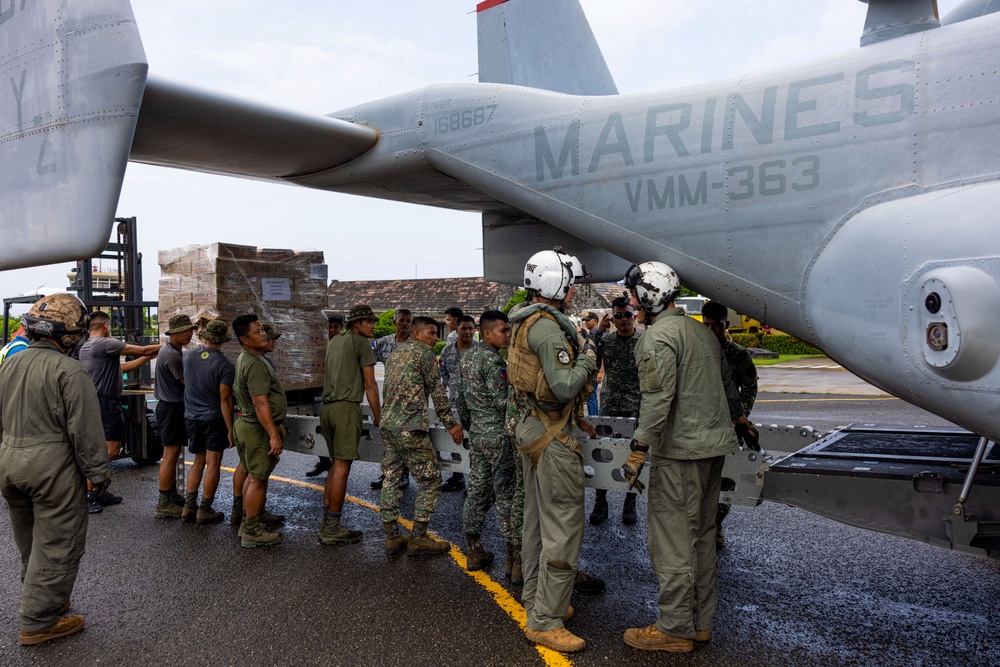 MRF-D 25.3: U.S. Marines deliver critical supplies during foreign disaster relief in the Philippines