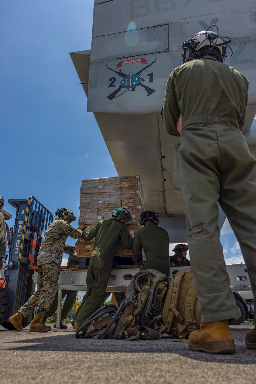 MRF-D 25.3: U.S. Marines deliver critical supplies during foreign disaster relief in the Philippines