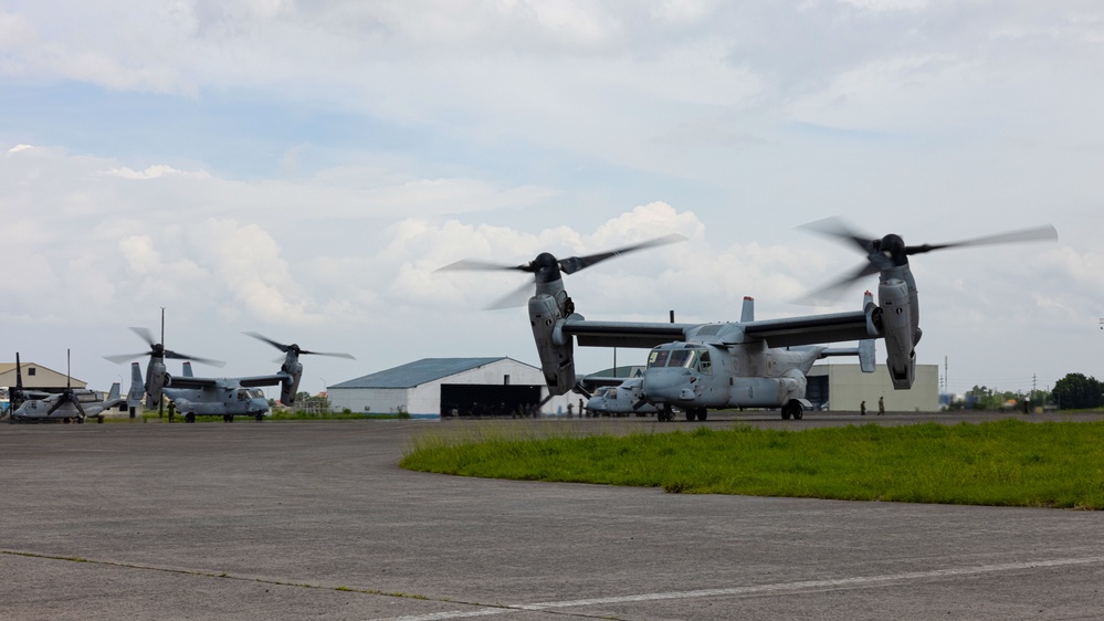 MRF-D 25.3: U.S. Marines deliver critical supplies during foreign disaster relief in the Philippines