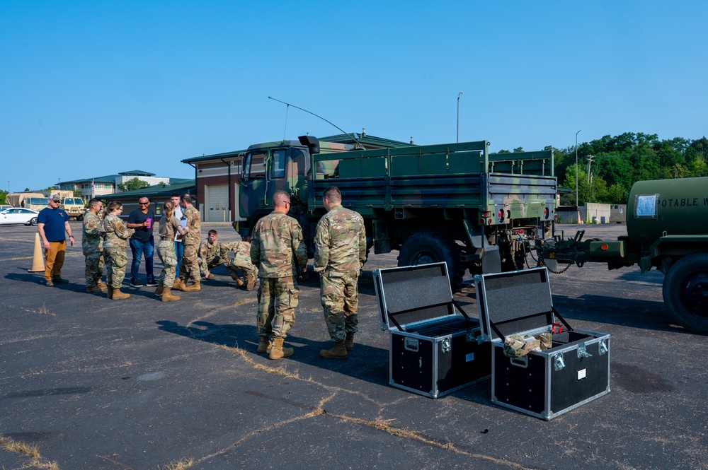 32nd APS conducts joint training with 316th ESC