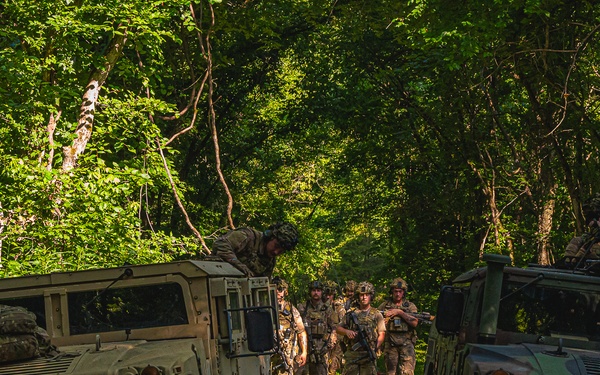 126th ARW Security Forces train patrolling at Fort Leonard Wood