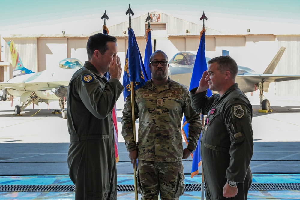 926th Wing Welcomes New Commander