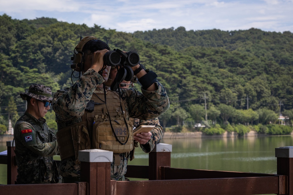 U.S. and ROK Marines conduct dry close air support exercise