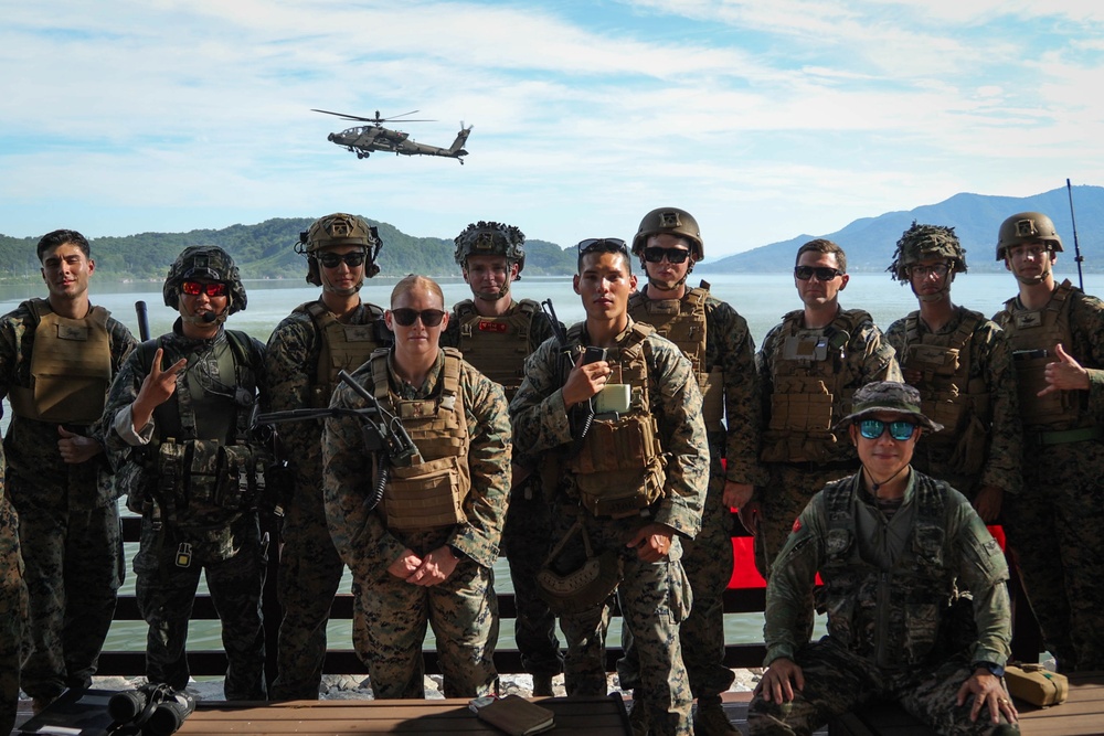 U.S. and ROK Marines conduct dry close air support exercise