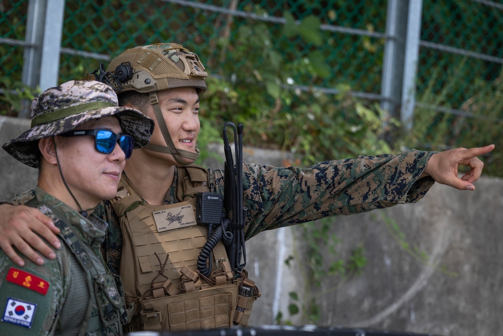 U.S. and ROK Marines conduct dry close air support exercise