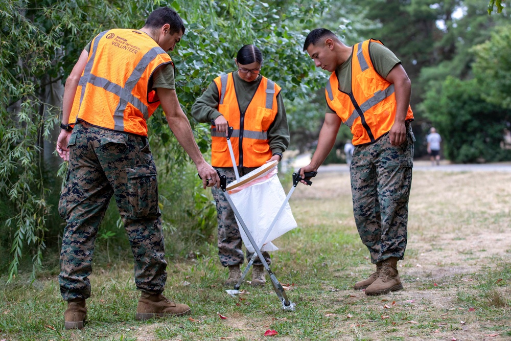 Sailors and Marines volunteer to pick up litter at Green Lake Park