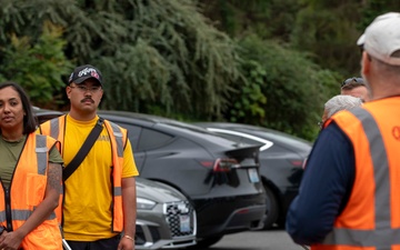 Sailors and Marines volunteer to pick up litter at Green Lake Park