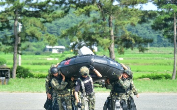 2nd Combat Aviation Brigade conducts helocast with Republic of Korea Special Warfare Command