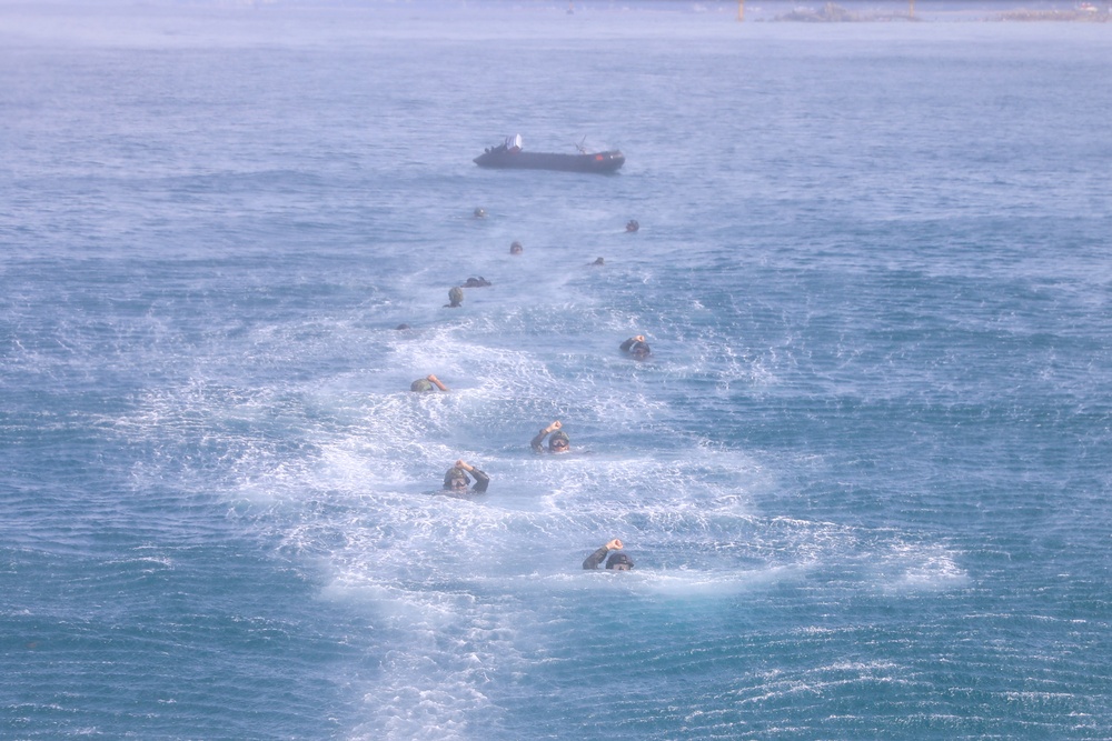2nd Combat Aviation Brigade conducts helocast with Republic of Korea Special Warfare Command
