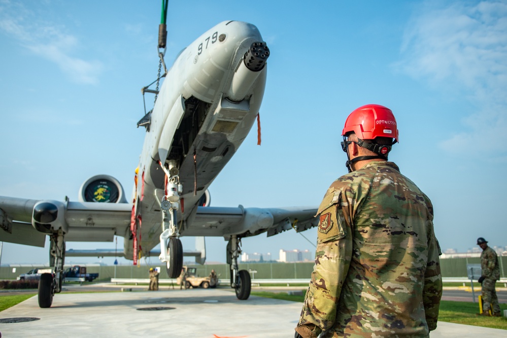 A-10 Thunderbolt II Traffic Circle Installation