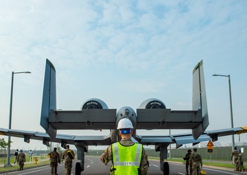 A-10 Thunderbolt II Traffic Circle Installation