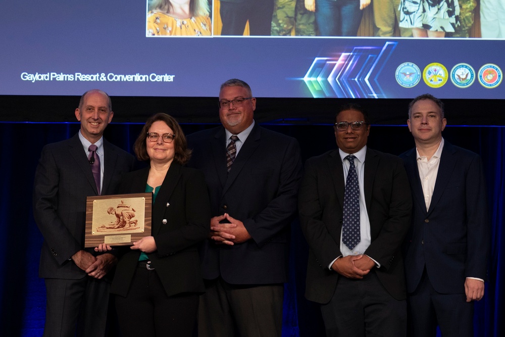 Operational Medical Systems team recognized for outstanding program management of key blood product during DOD health symposium in Florida