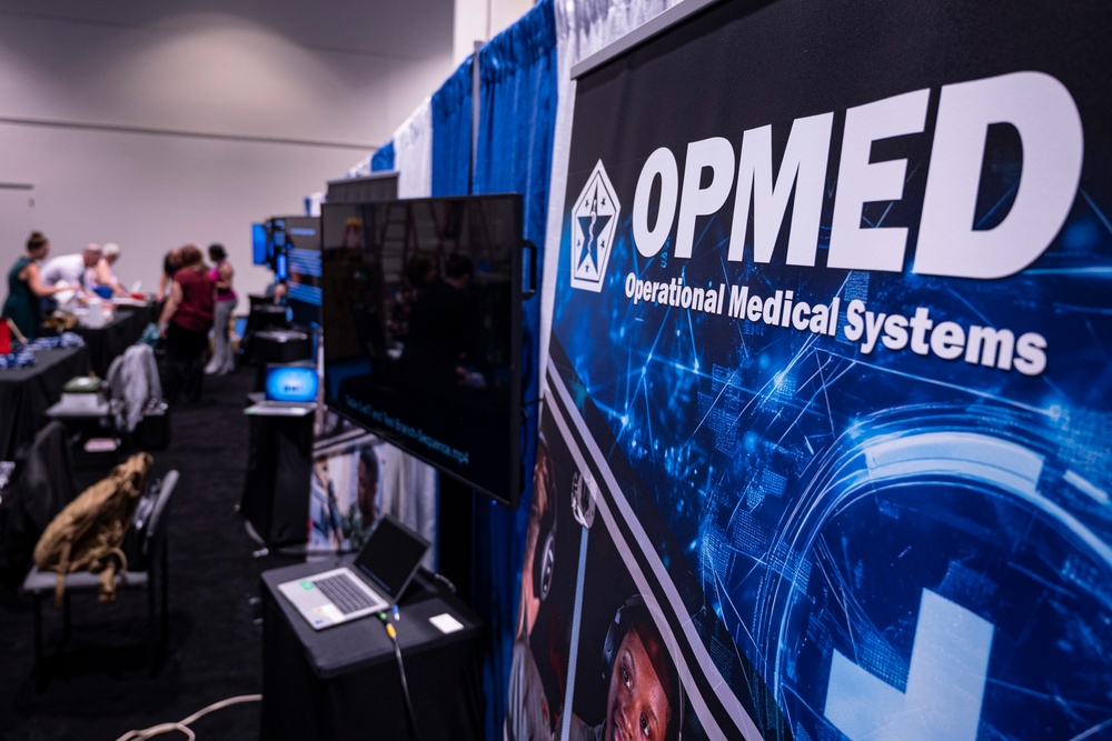Operational Medical Systems team reaches DOD, industry audience during opening day of premier military health symposium