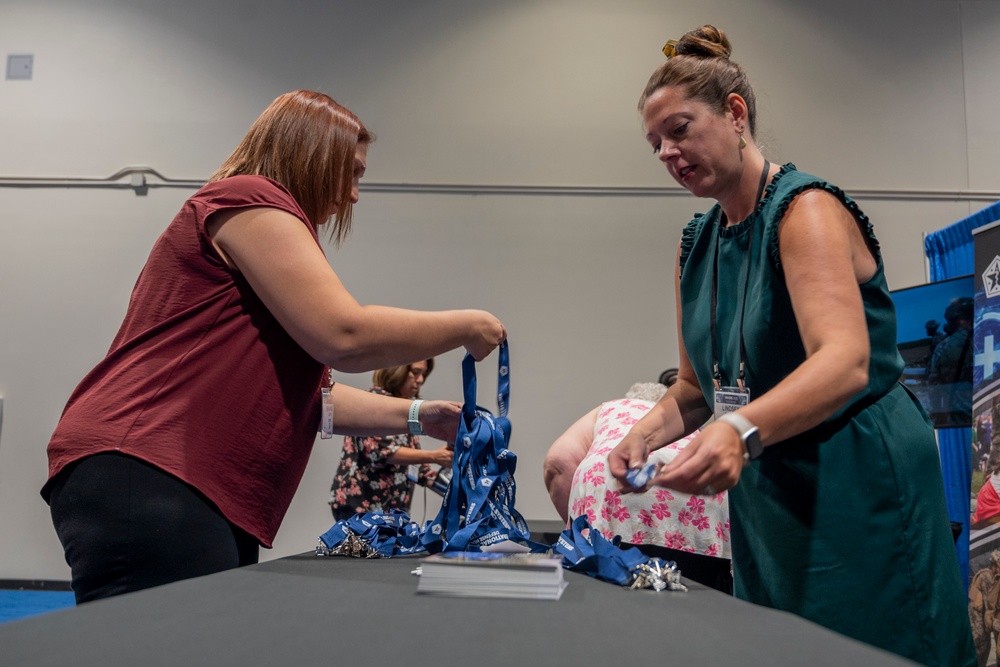 Operational Medical Systems team reaches DOD, industry audience during opening day of premier military health symposium