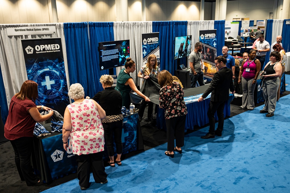 Operational Medical Systems team reaches DOD, industry audience during opening day of premier military health symposium