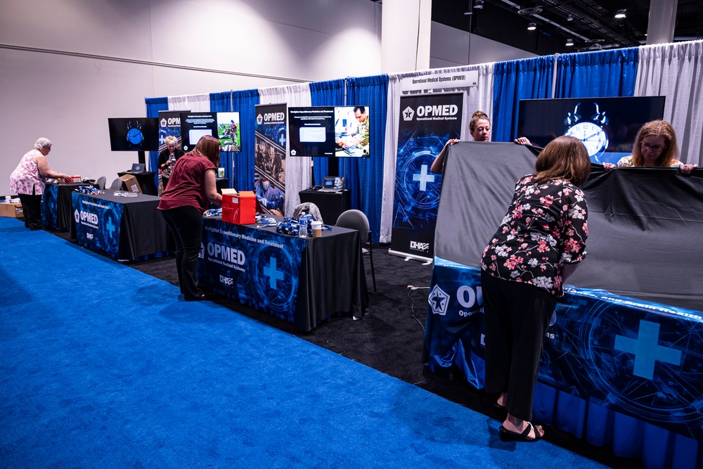 Operational Medical Systems team reaches DOD, industry audience during opening day of premier military health symposium