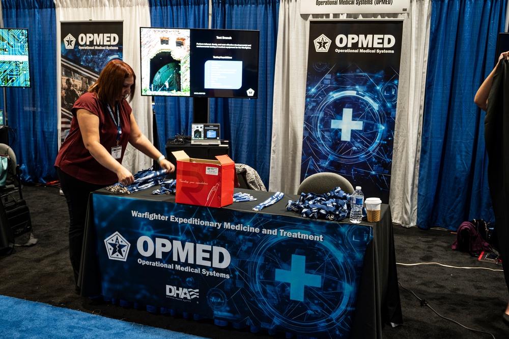Operational Medical Systems team reaches DOD, industry audience during opening day of premier military health symposium