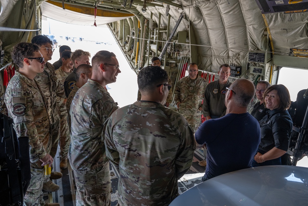 Celebrity Chef Robert Irvine ‘Breaks Bread’ with Dyess Airmen