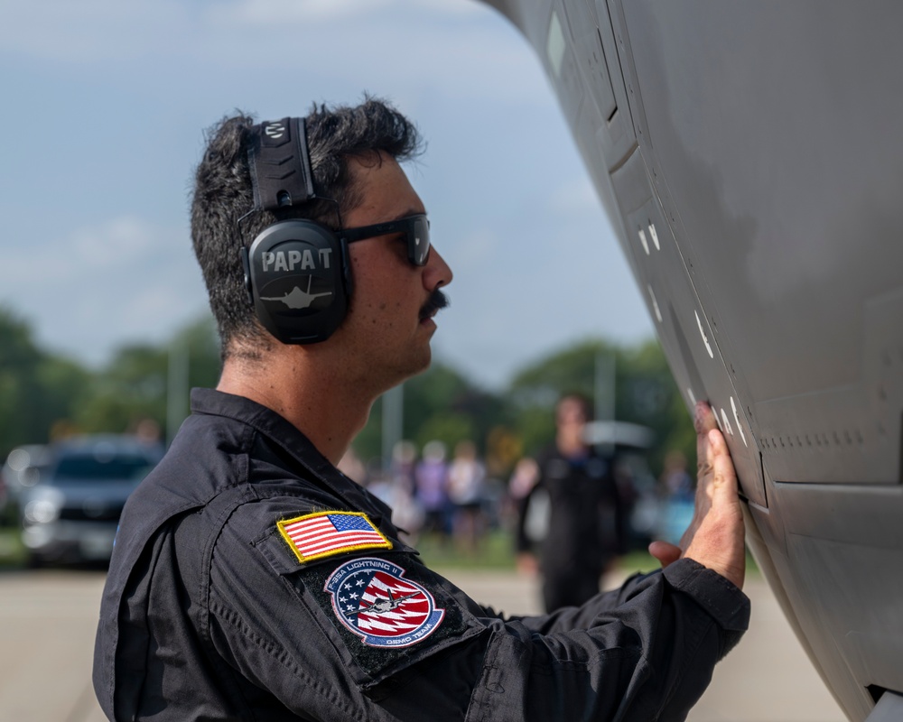F-35A Demo Team at Oshkosh