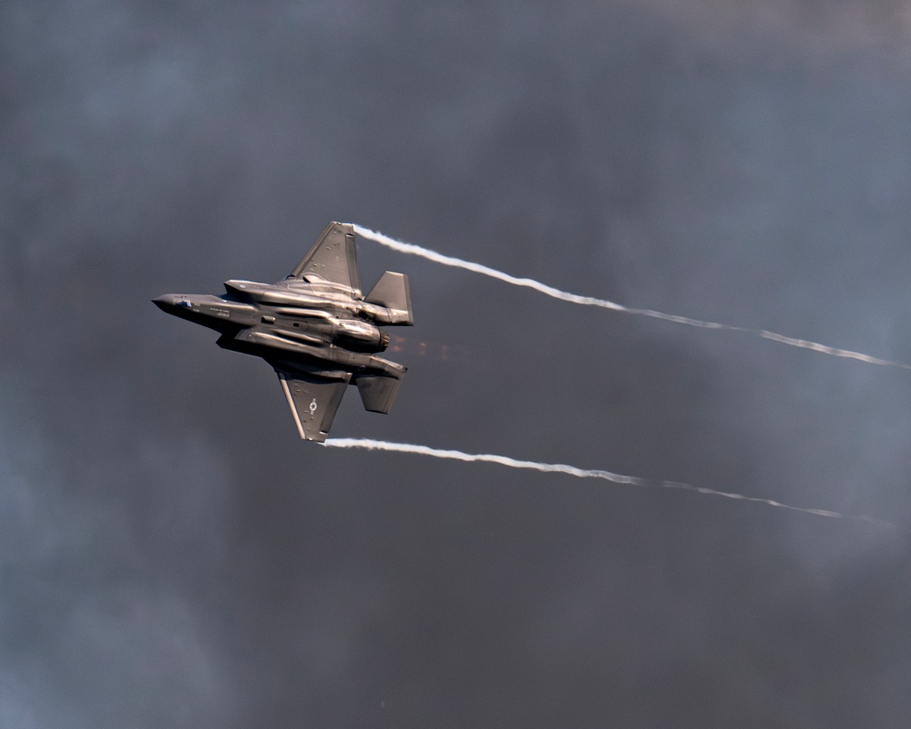 F-35A Demo Team at Oshkosh